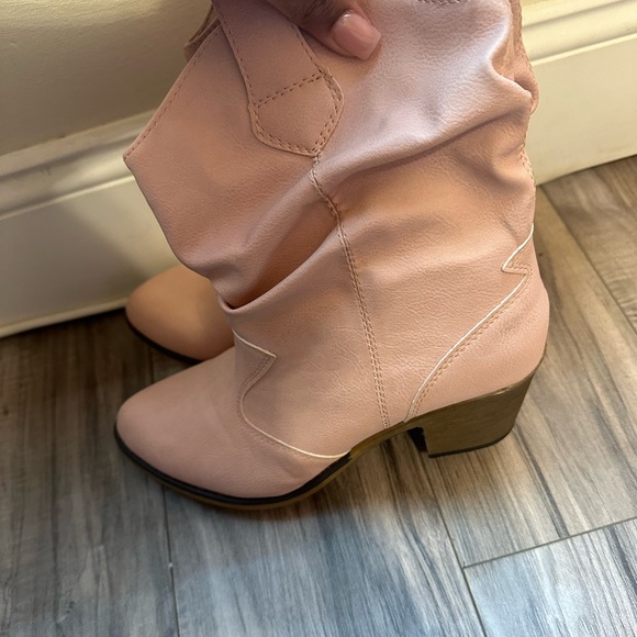 Light pink boots worn once - Picture 4 of 4